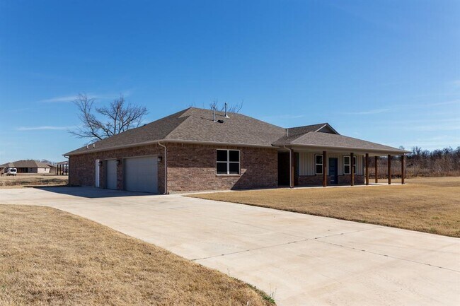 Building Photo - 306 Kirks Holw