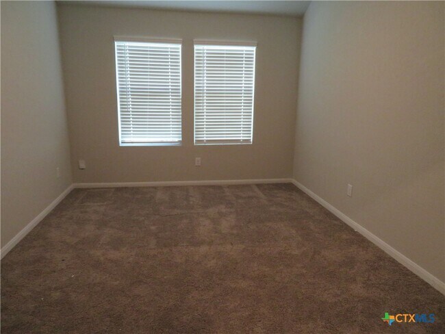 Building Photo - 554 Blue Stem Rd