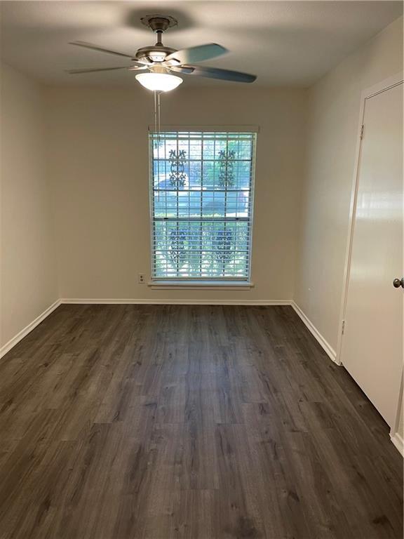 Building Photo - 1013 S Meadows Dr
