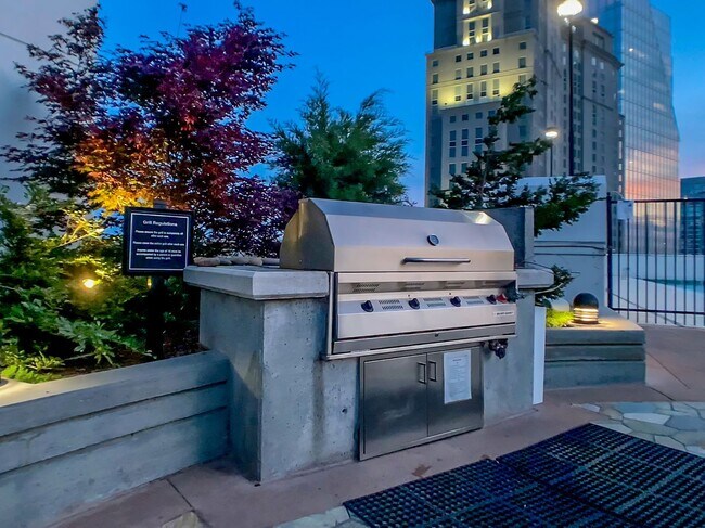 Building Photo - High-rise Luxury 1 Bedroom Buckhead Condo, Skyline Views of Atlanta!