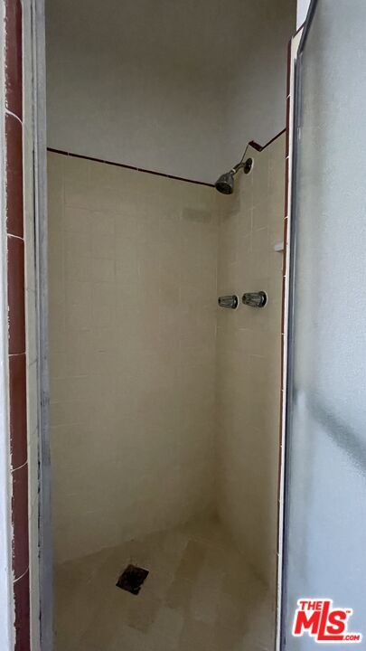 Building Photo - 832 S Gramercy Pl