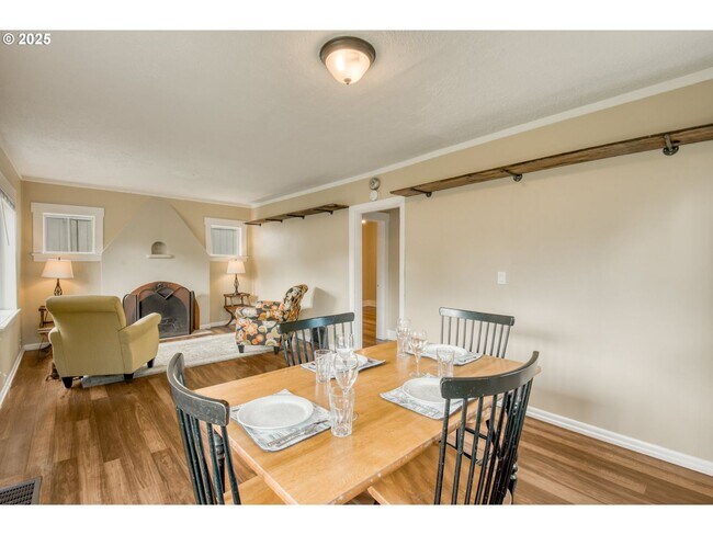 Building Photo - 1174000