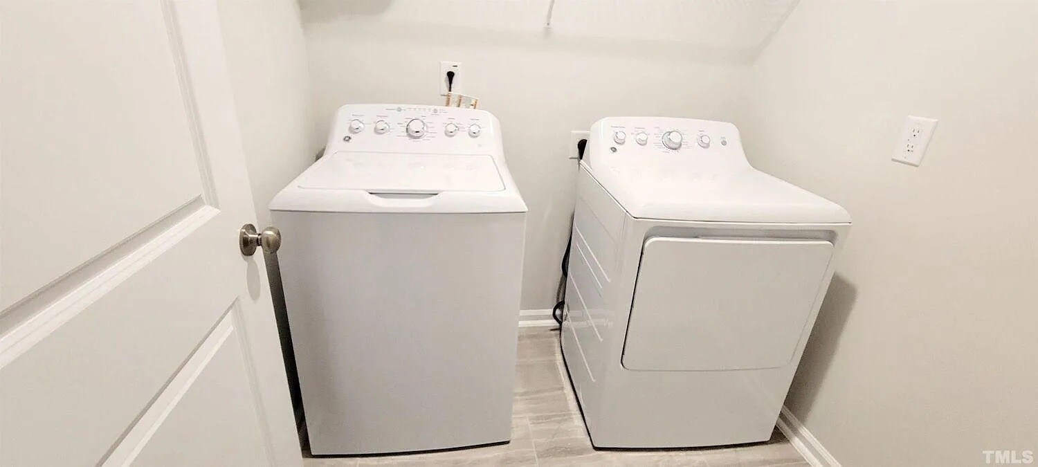 Building Photo - 304 Hazy Hills Ln