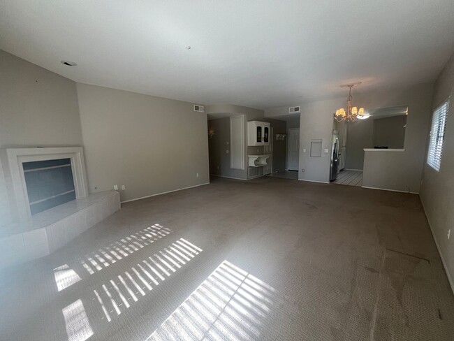 Building Photo - Charming 2nd Floor Condo in Rancho Bernard...