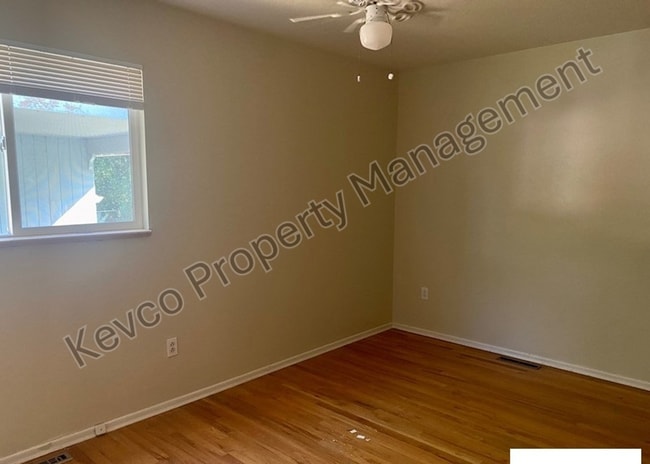 Building Photo - 1400 Hillcrest Dr