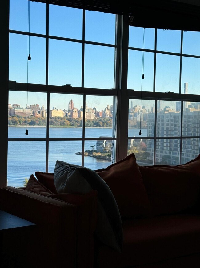 Building Photo - 20 Bergen Ridge Rd