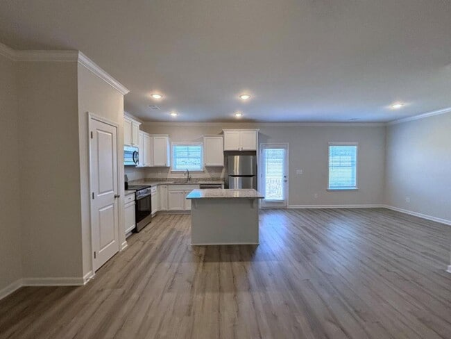 Building Photo - 168 Chase Xing