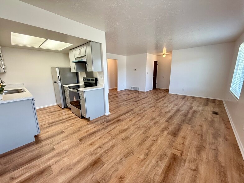 Building Photo - 4777 S 1800 W