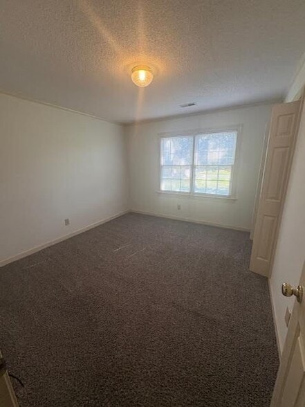 Building Photo - 1204 Whitehall Rd