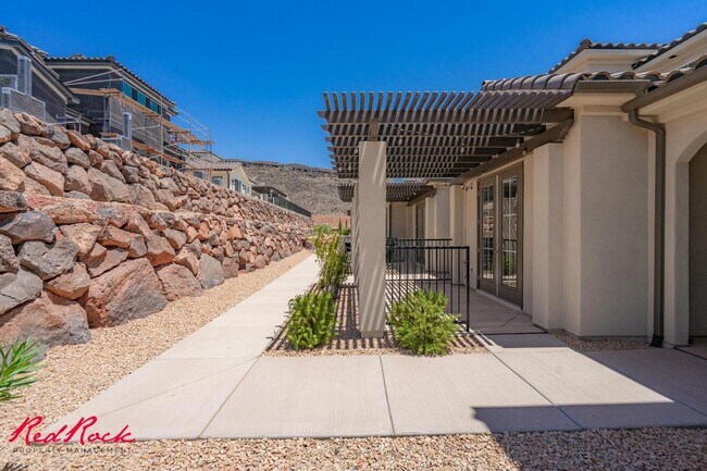 Building Photo - 2277 Mirador Aly