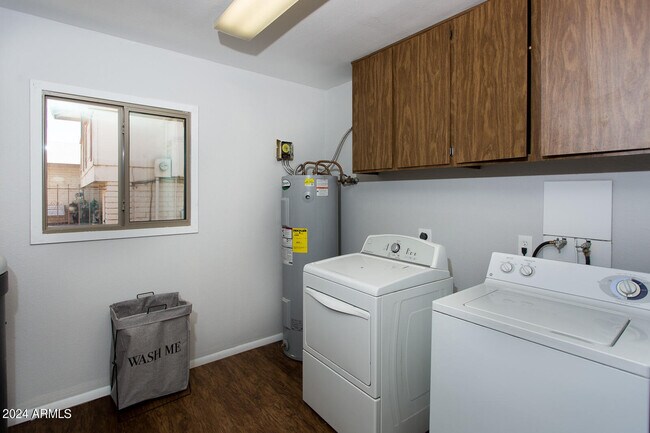 Building Photo - 7232 S La Rosa Dr