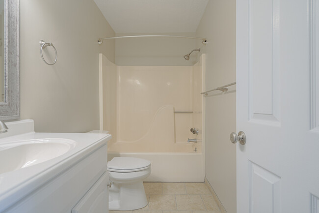 Upstairs bath 1 - 2 - 191 Clover Valley Cir