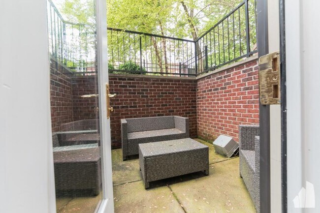Building Photo - 3 bedroom in Chicago IL 60622