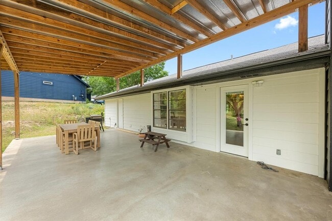 Building Photo - 8307 Spring Valley Dr