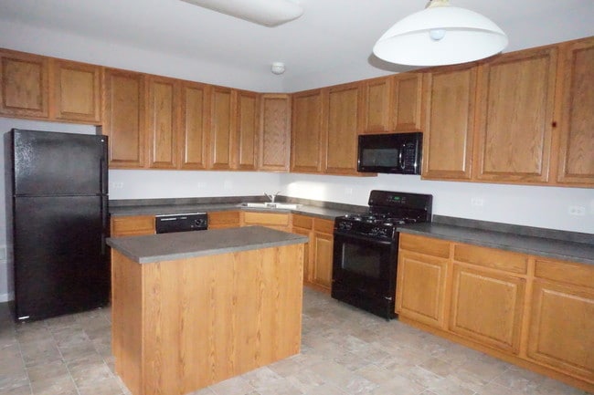 Building Photo - 3740 Pope Ct