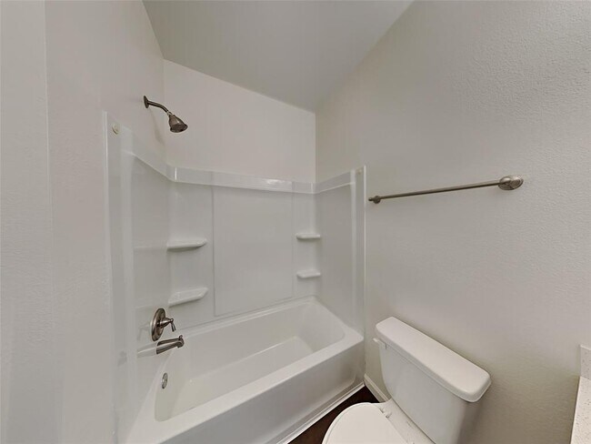 Building Photo - 5023 Highland Crest Dr