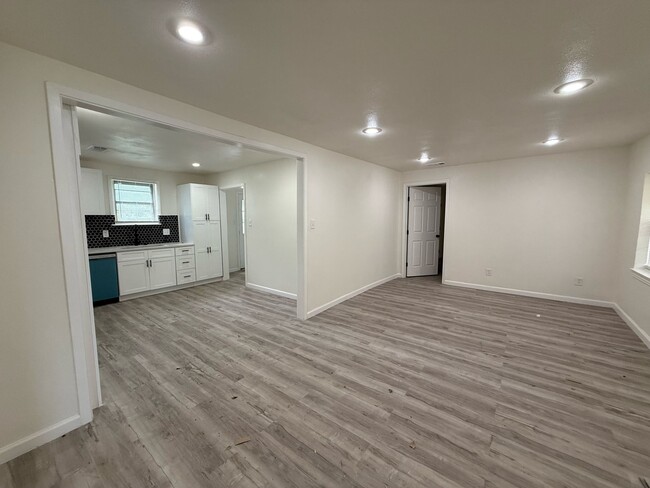Building Photo - 222 San Angelo Ave