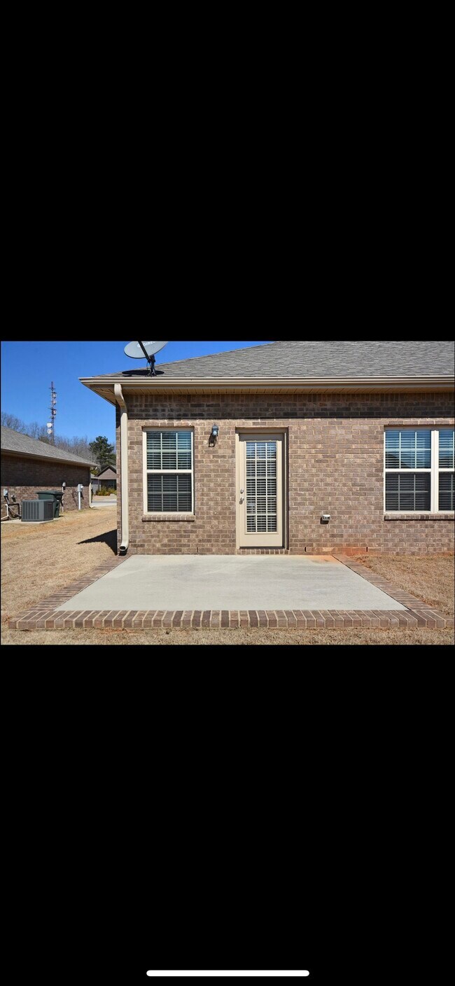 Building Photo - 605 Summerdawn Pl