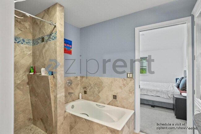 Building Photo - 652 St Ives Ct