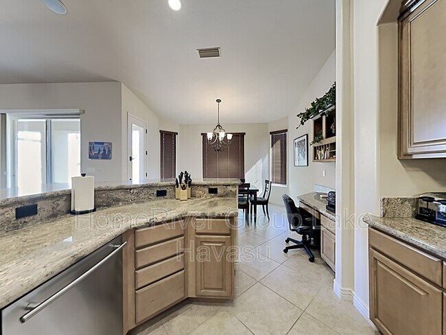 Building Photo - 1890 Ranchito Dr