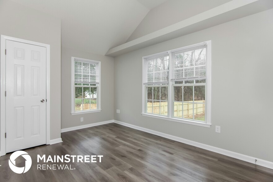 Building Photo - 1367 Hidden Valley Dr