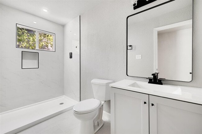 Building Photo - 7000 Carwill Dr