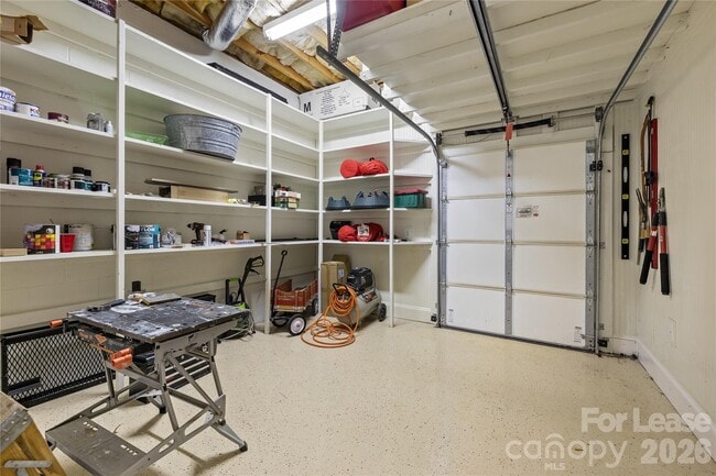 Building Photo - 1009 Honors Ct