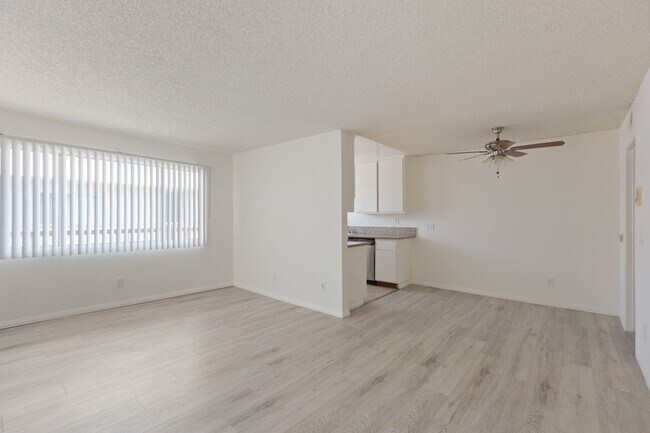 Building Photo - 7233 Loma Verde Ave