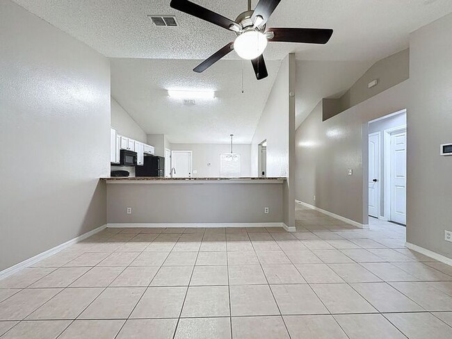 Building Photo - Charming 3-Bedroom Rental in Poinciana