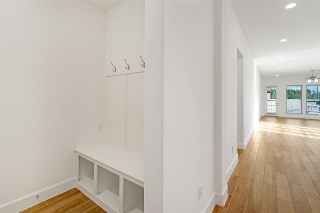 Building Photo - 15906 Golden Trails Ct