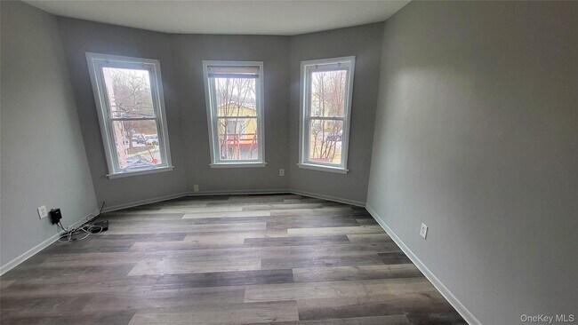 Building Photo - 174 South Ave