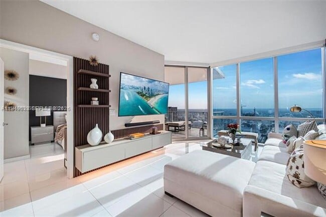 Building Photo - 851 NE 1st Ave