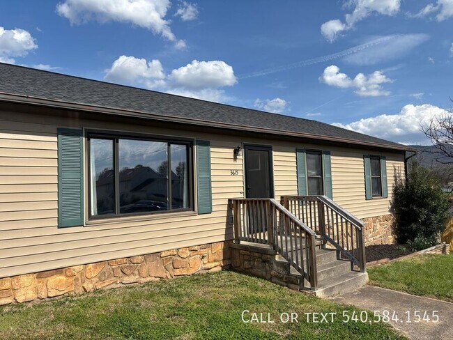 Building Photo - 3615 Ellen Dr