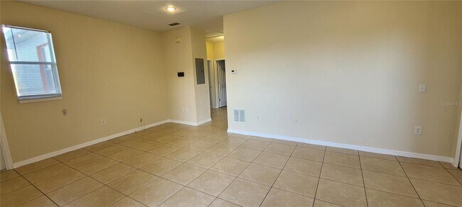Building Photo - 405 Majestic Way