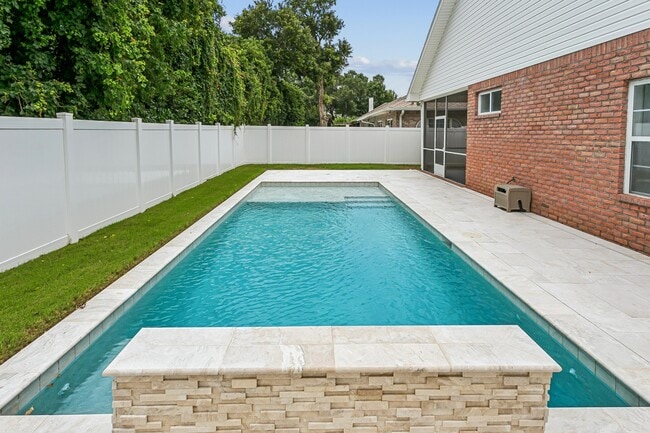 Building Photo - 5930 Hermitage Dr