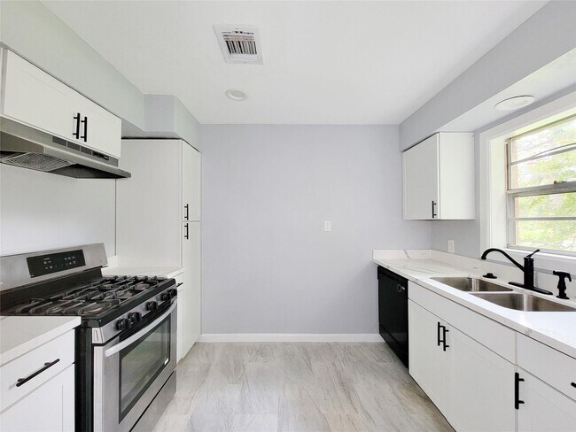 Building Photo - 5103 Karu Dr