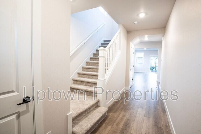 Building Photo - 16959 SW Leaf Ln