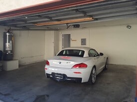 Building Photo - 1781 Bradbury Dr