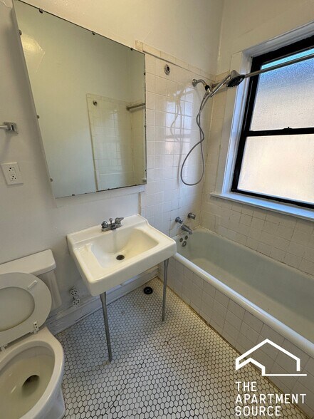 Building Photo - 1031 Dempster St