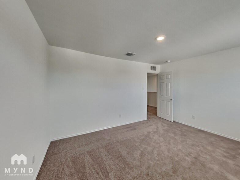 Building Photo - 332 Redonda Dr