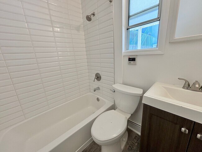 Building Photo - 256 W Valencia Ave