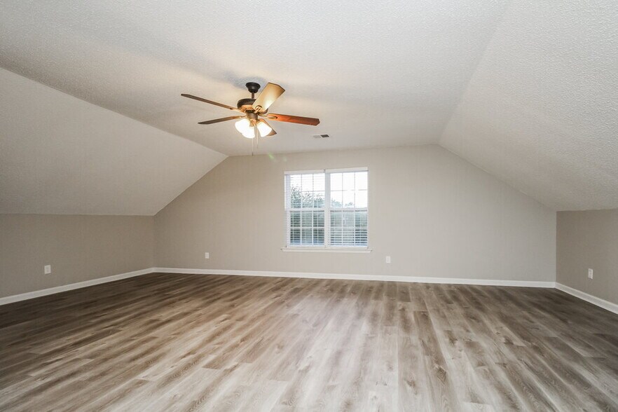 Building Photo - 2404 Kramer Way