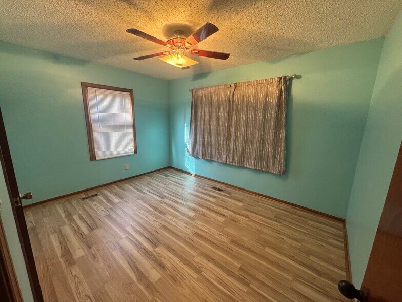 Building Photo - 2116 S Gold St