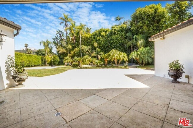Building Photo - 114 S Layton Dr