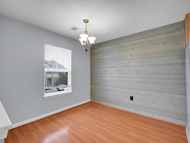 Building Photo - $1,750.00, Gorgeous 2-bed, 2-bath condo located in Aurora.