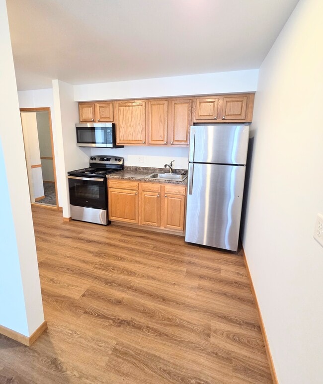 Large 1 bed kitchen - Madison Square Apartments