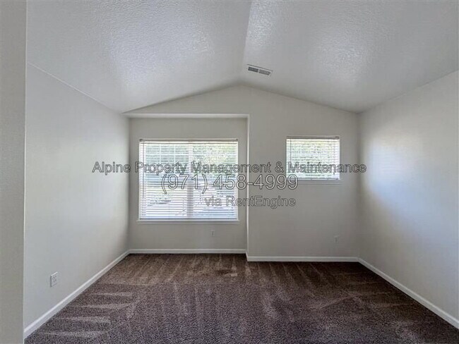 Building Photo - 13592 SW Mapleview Ln