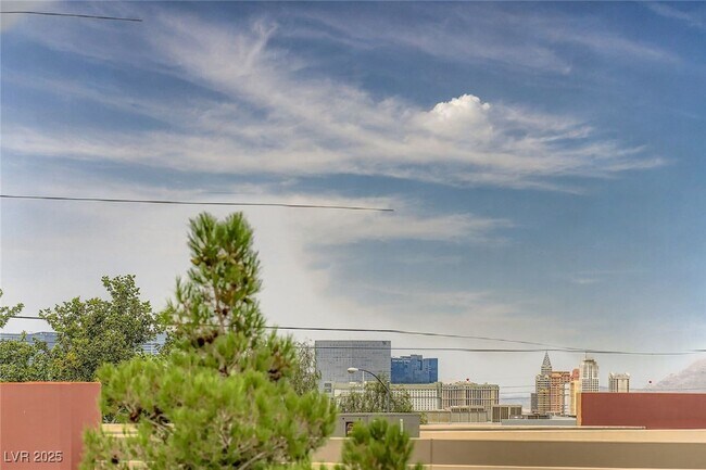 Building Photo - 5990 Viscaya Grv St
