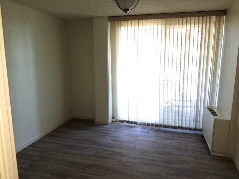 Bed room - 421 S Howes St