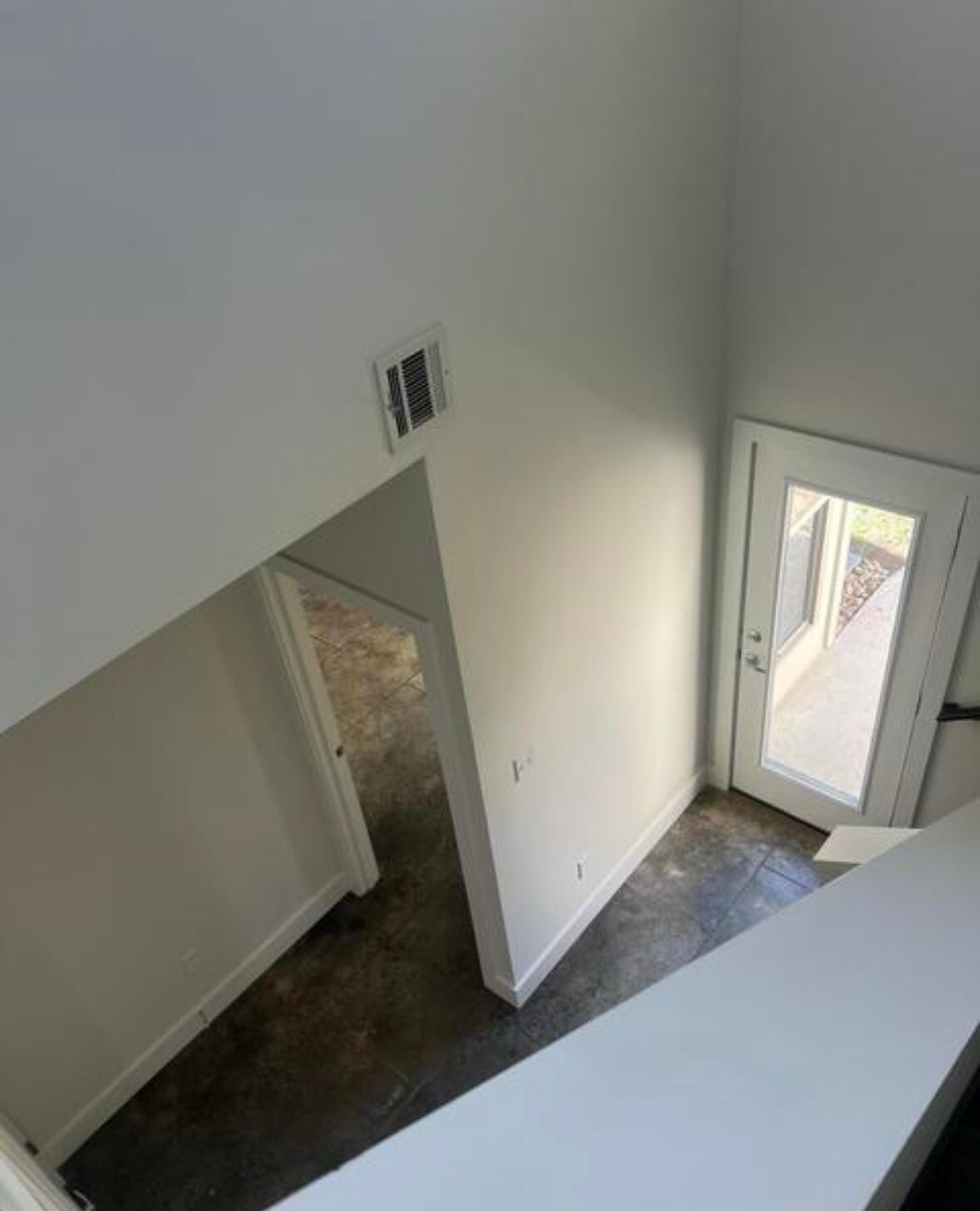 Building Photo - 212 Highland Oaks Ln